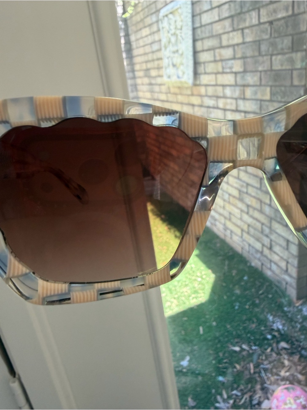 Krewe Brigitte Sunglasses in white and clear checker - Picture 3 of 4